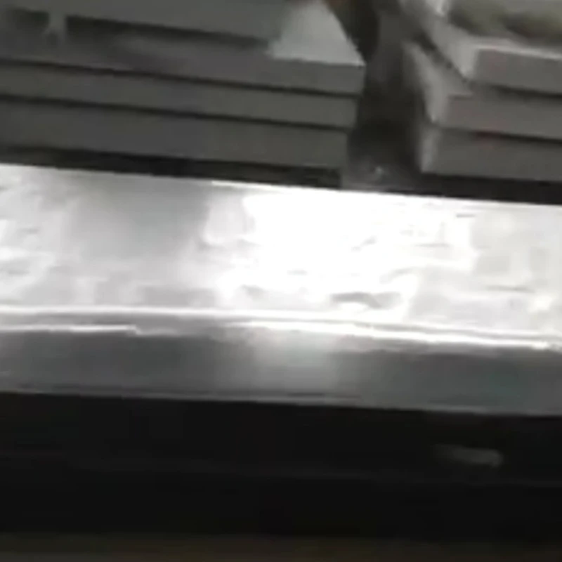 4メートルの花崗岩のプラットフォームがパッケージ化されて出荷されています